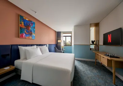 Kamer met kingsizebed — M Village Hotel Kim Mã, a brand of Modern Village Lifestyle